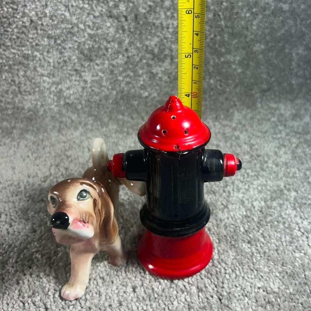 Fire Hydrant W/Peeing Dog Salt & Pepper Shakers By Tilso Made in Japan - Picture 4 of 6